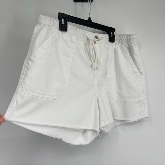 White Cargo Shorts Frayed Edge Utility Coastal Chic Beachy Effortless Vacation - Picture 2 of 11